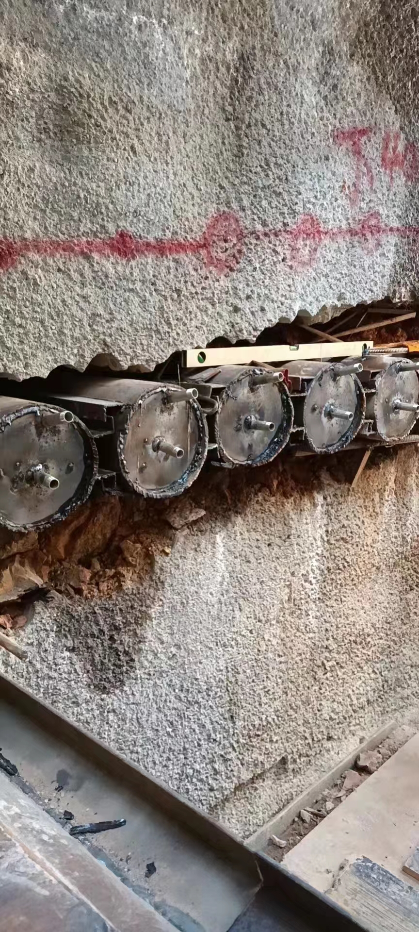 深圳地铁16号线大运北B口锁扣管幕施工(图1)