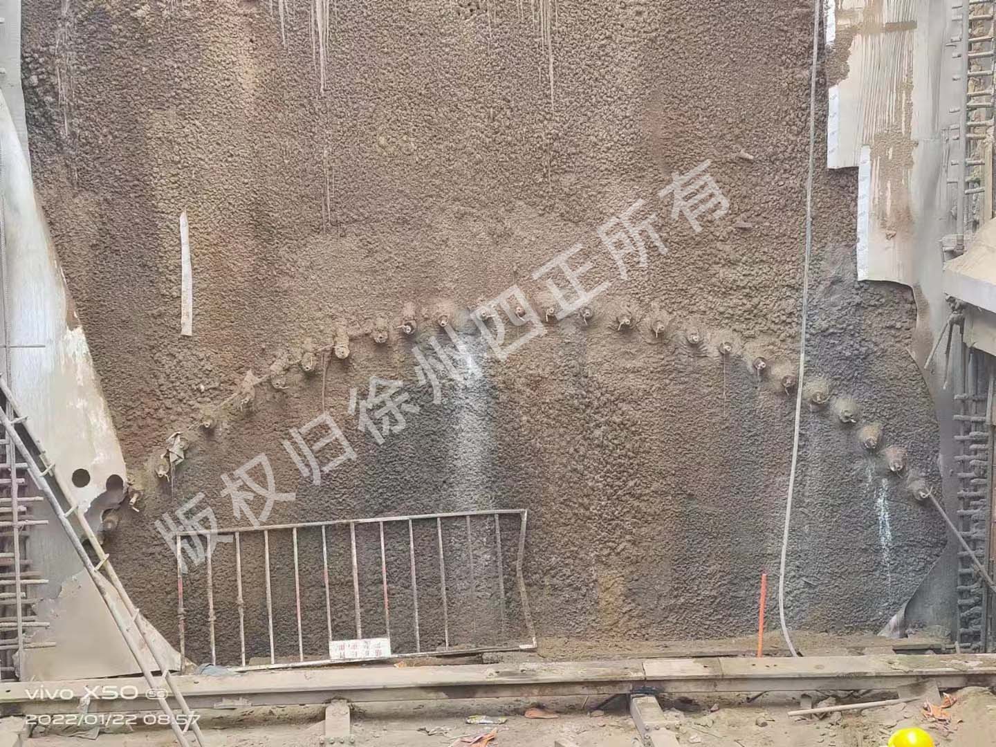 青岛地铁6号线70米Φ108长管棚(图1)