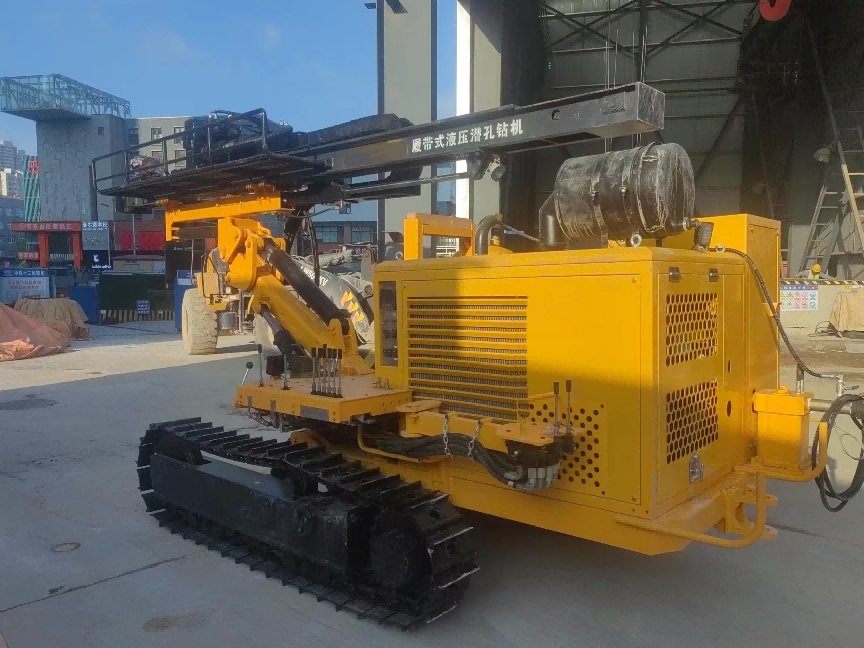 履带式液压潜孔钻机(图1)