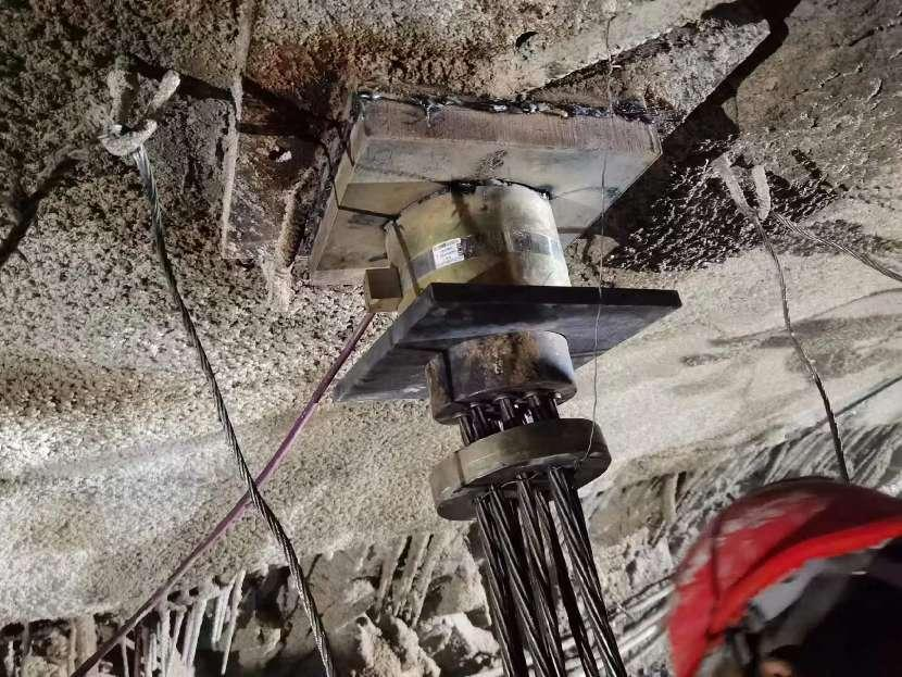 秦皇岛抚宁抽水蓄能电站垂直向上90°锚索施工(图1)