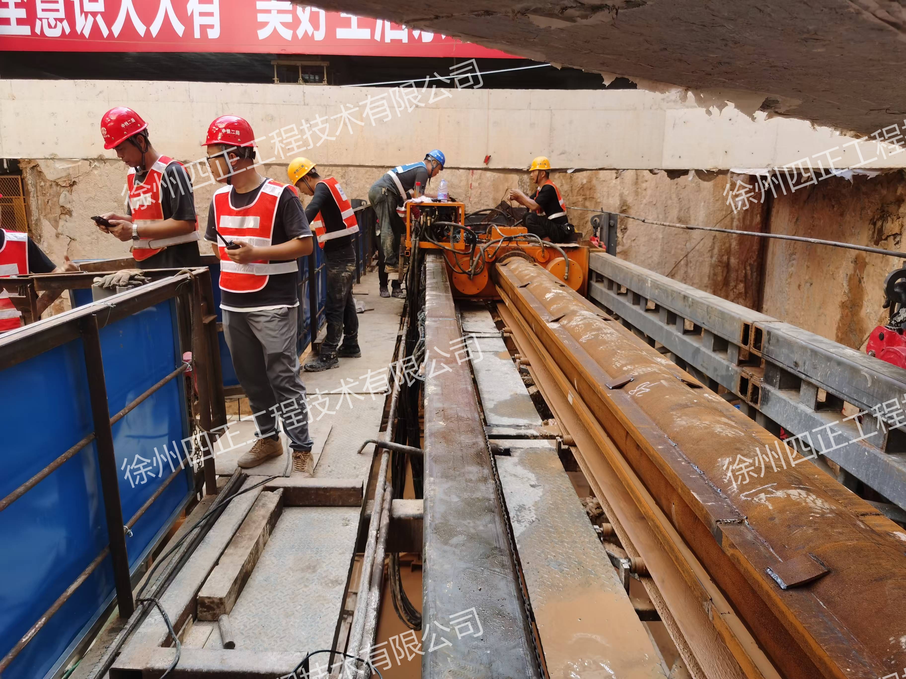 深圳地铁11号线Φ402锁扣管幕施工一次性穿越110m(图1)